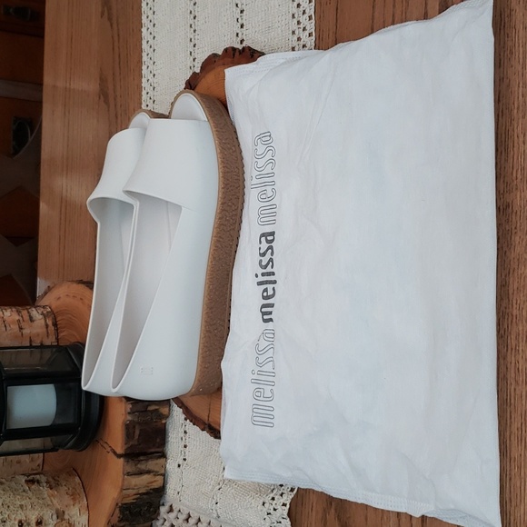 NWOT Melissa 1.5" wedge open toe flat.   Size 9M - Picture 10 of 12